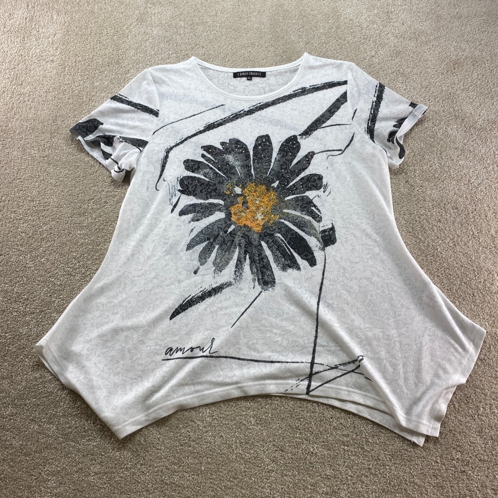 Compliments Tunic Top Womens XL White Daisy Graphic Sharkbite Hem Excellent Art